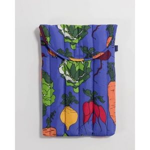 BAGGU PUFFY 16" LAPTOP SLEEVE: FARMER'S MARKET